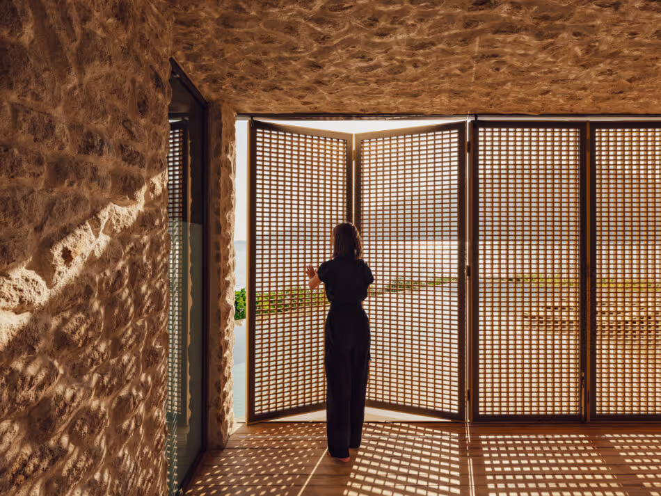 Casa Angra: a 1980s coastal house reinvented with Accoya
