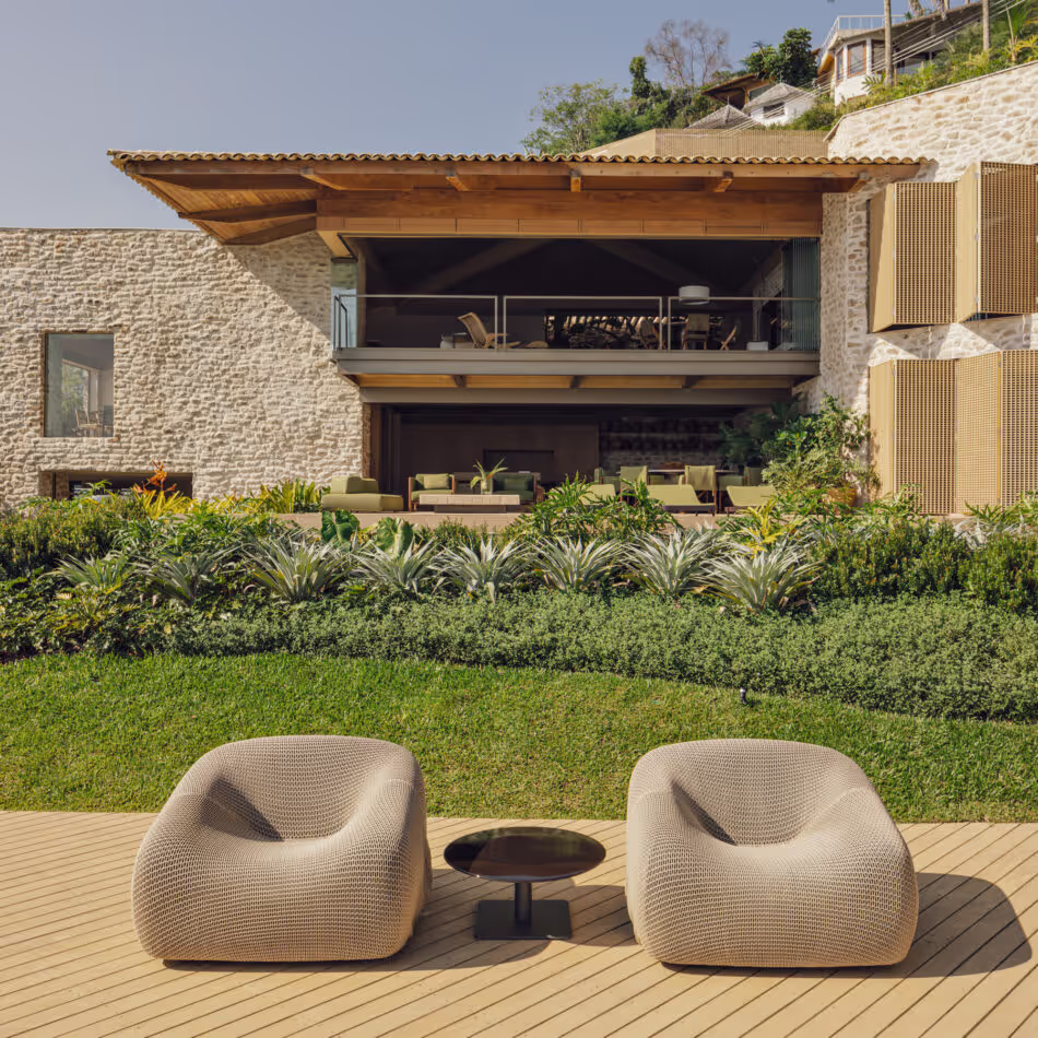 Casa Angra: a 1980s coastal house reinvented with Accoya
