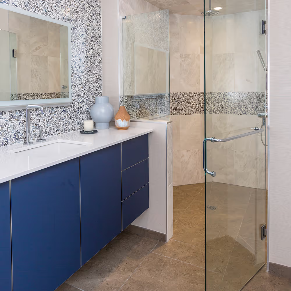 European hotel inspired bathroom – Evolo Design, Ohio