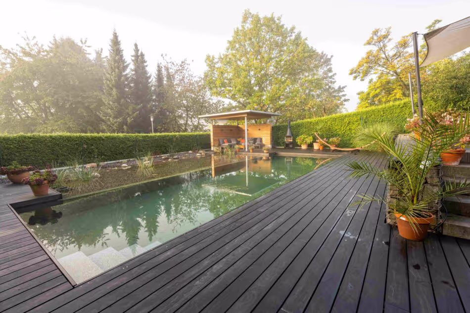 Accoya Color Grey for an elegant terrace in the heart of nature