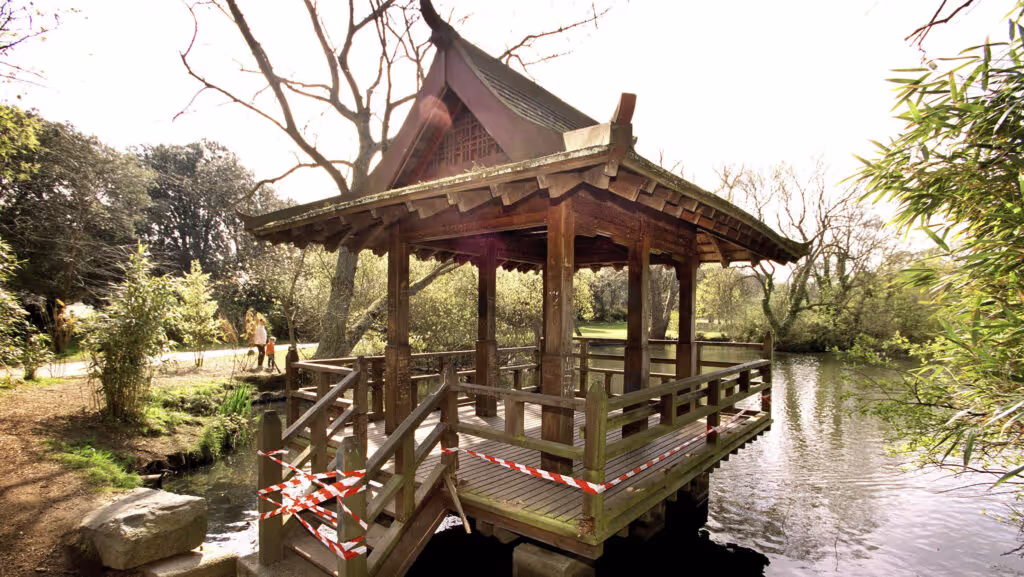 Japanese fishing pavilion in Sausmarez Park