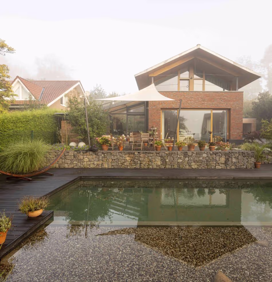 Accoya Color Grey for an elegant terrace in the heart of nature