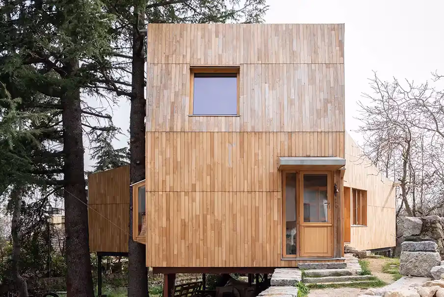 Simbionte House: architecture in locally sourced timber