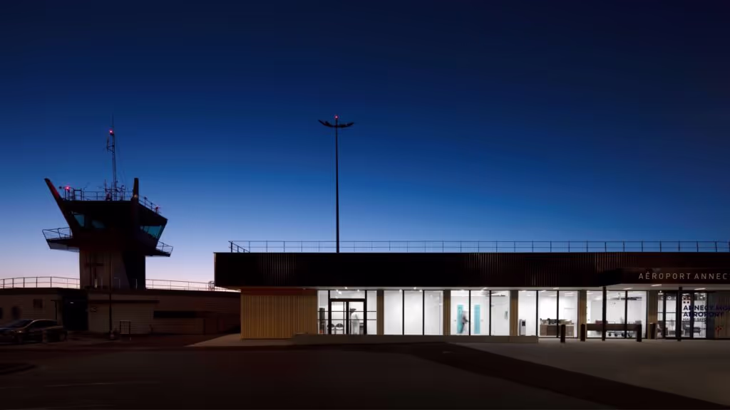 Accoya cladding for the restructuring of Annecy airport terminal