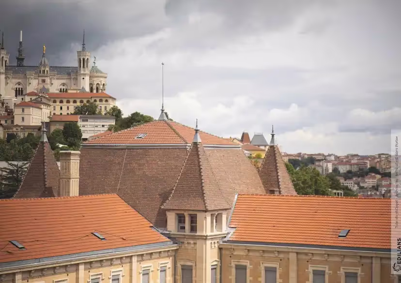 100 000 tuiles pour redonner vie au Lycée Saint-Just à Lyon