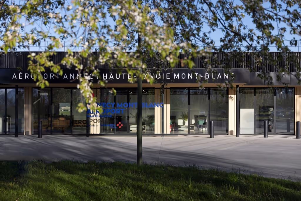 Accoya cladding for the restructuring of Annecy airport terminal
