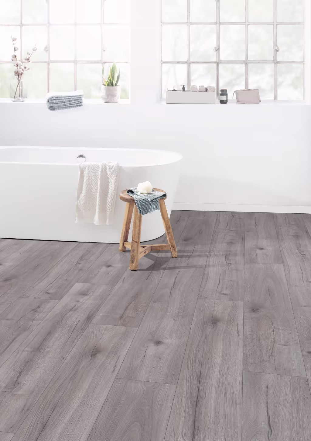 Lame de sol stratifié hydrofuge EGGER Light Grey Loja Oak 2