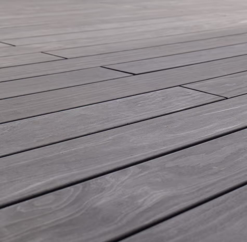 Une terrasse de jardin en bois Accoya Color gris