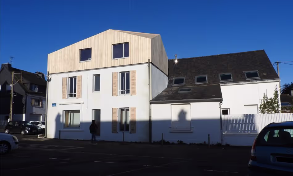 Renovation of a Breton house with Accoya shutters and cladding