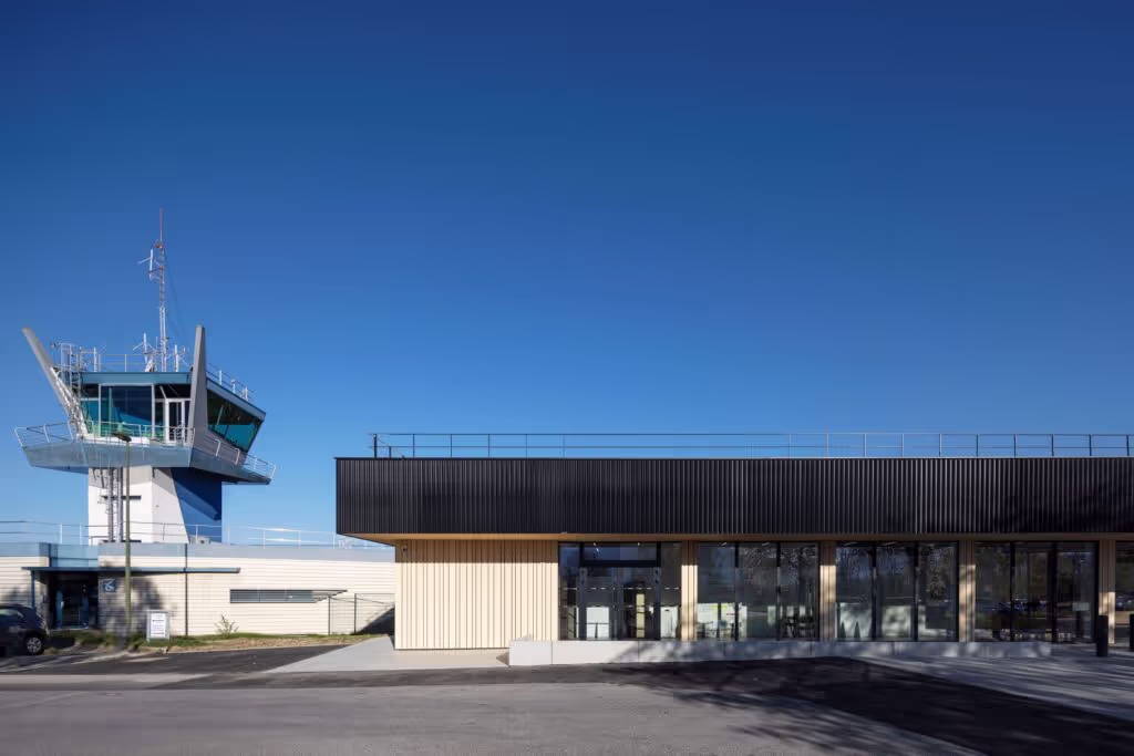 Accoya cladding for the restructuring of Annecy airport terminal