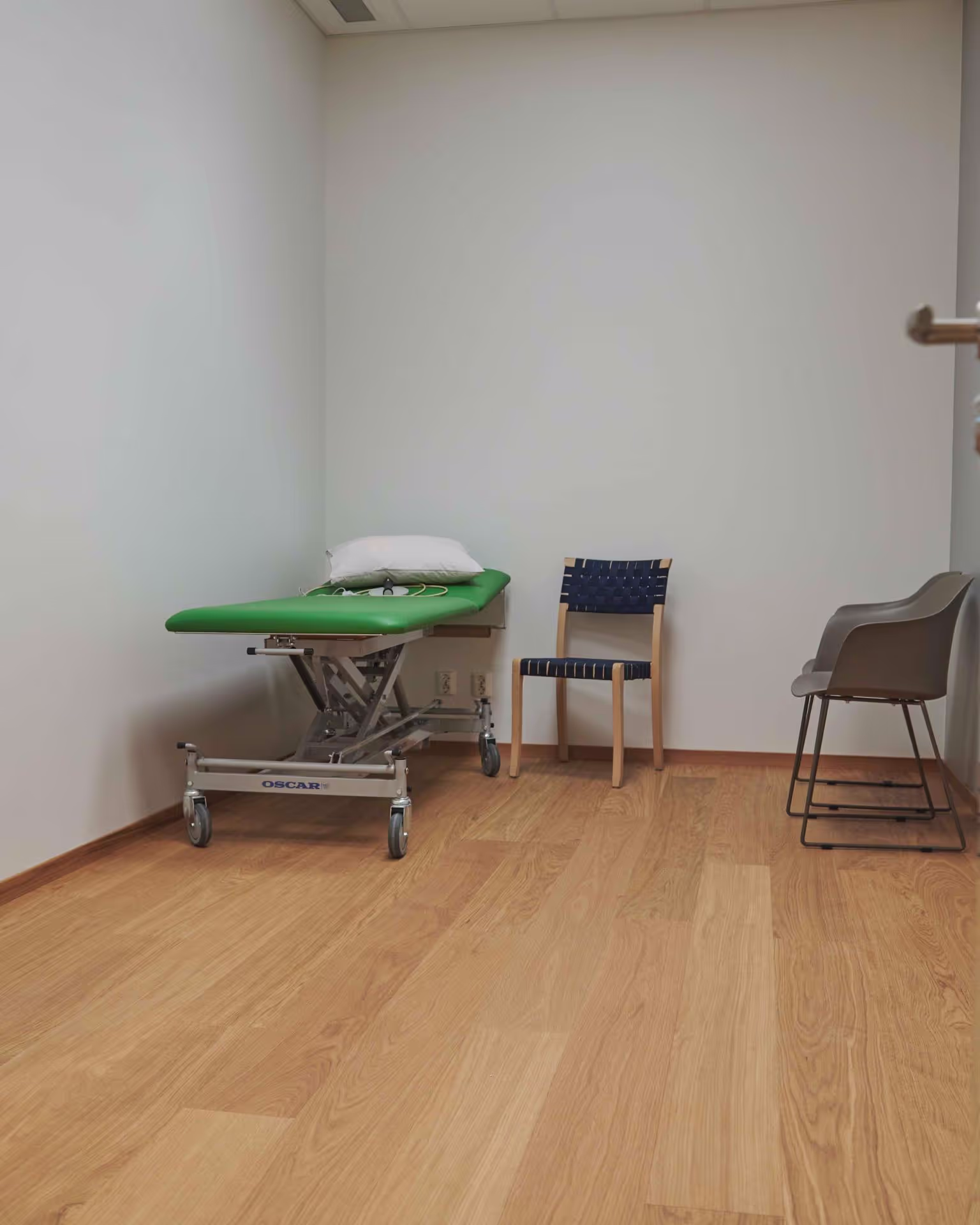 Comfort and warmth in a medical space (Atleva clinic)