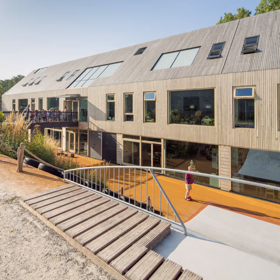 American School of The Hague: a farm restored with Accoya