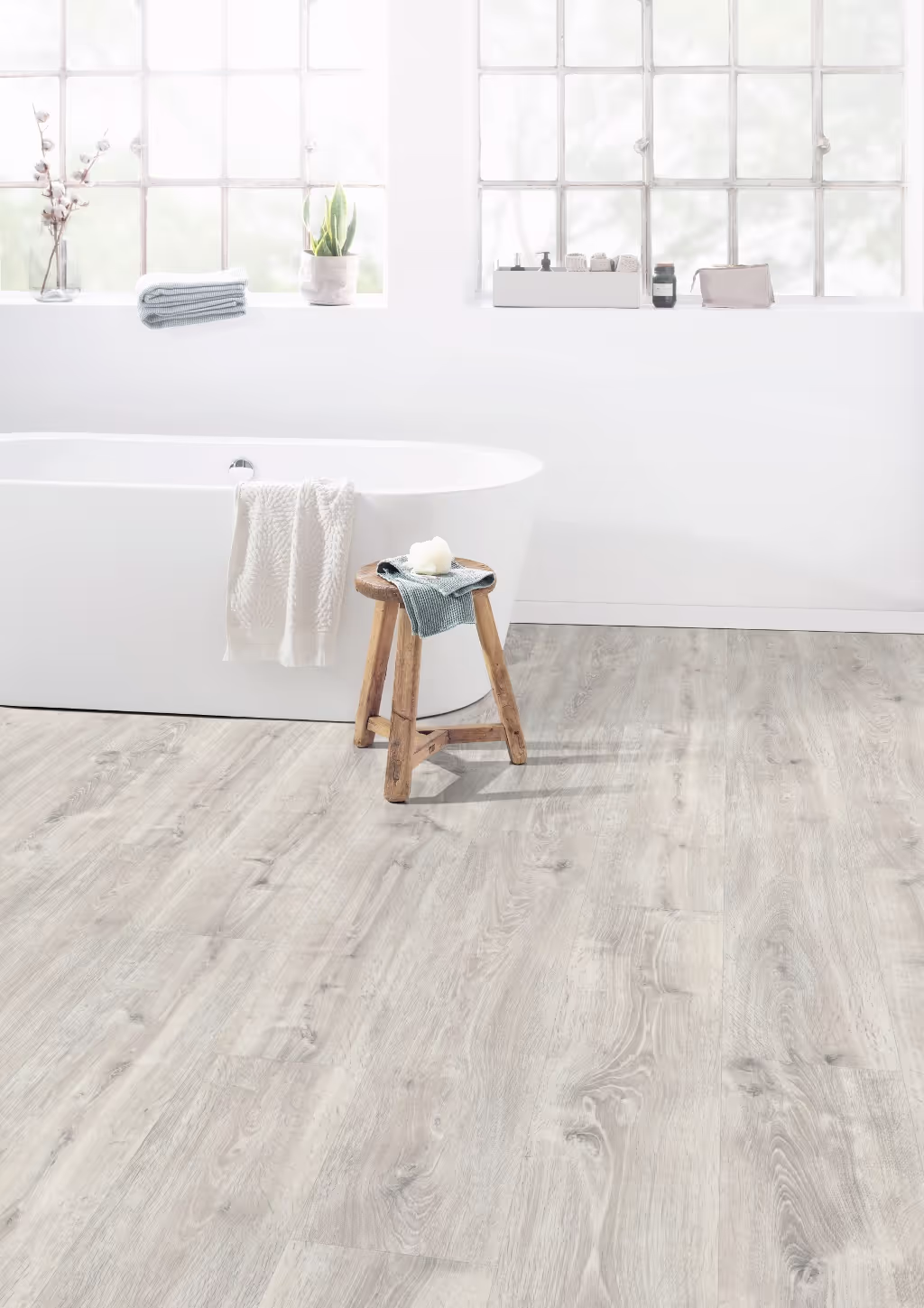 Lame de sol rigide EGGER AquaDura+ White Waltham Oak 2