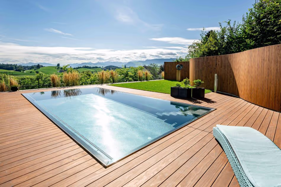 Brown Accoya deck and elegance at the poolside