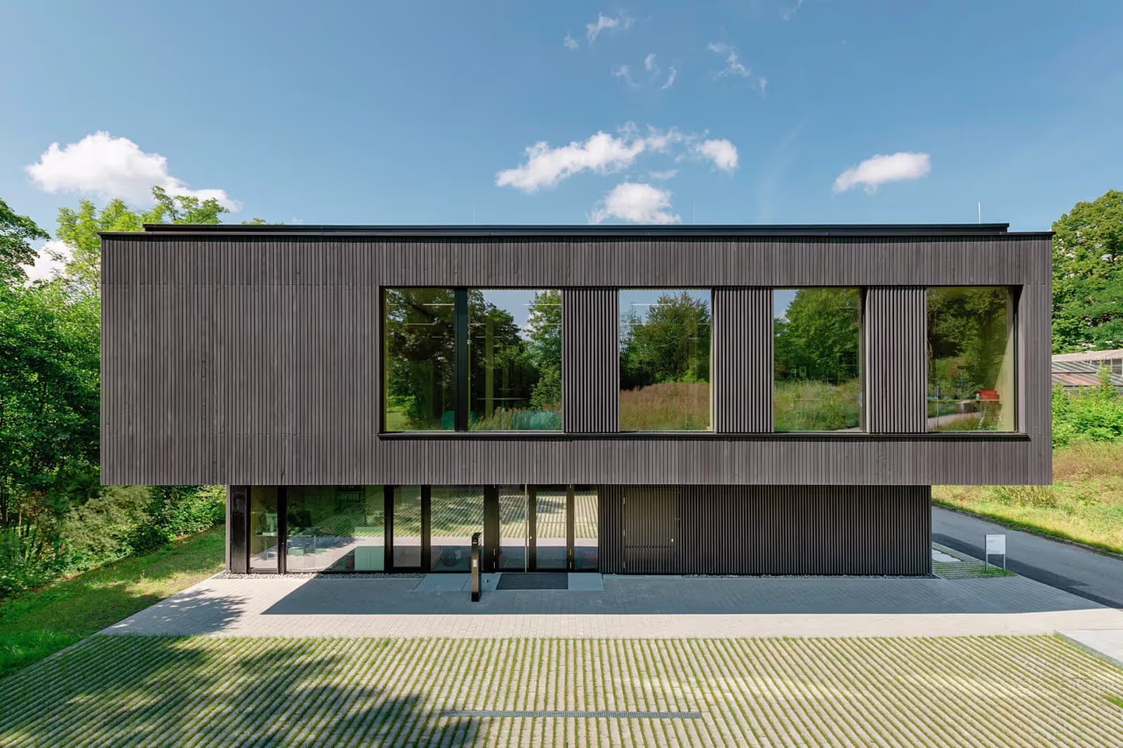 Institut national d'apiculture, Stuttgart