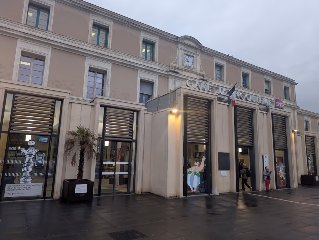 Accoya shutters at Angoulême station: still stable after 10 years