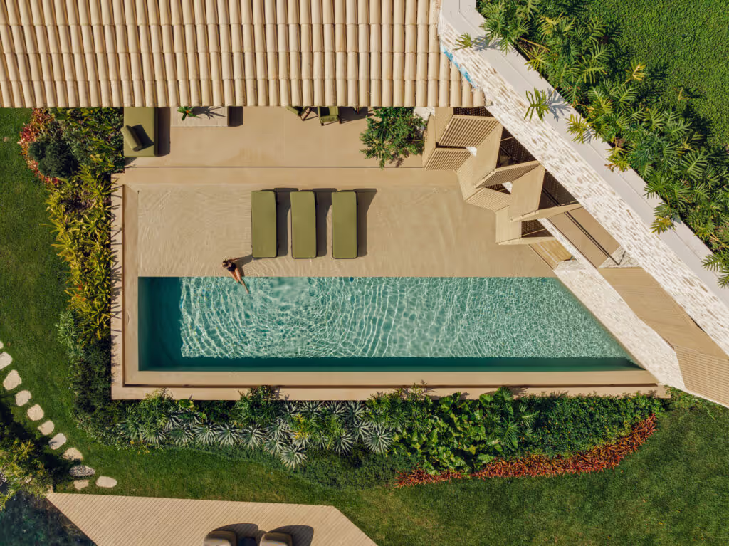 Casa Angra: a 1980s coastal house reinvented with Accoya