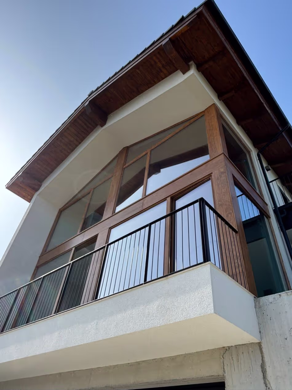 Accoya windows and doors for a contemporary house in Gorliz