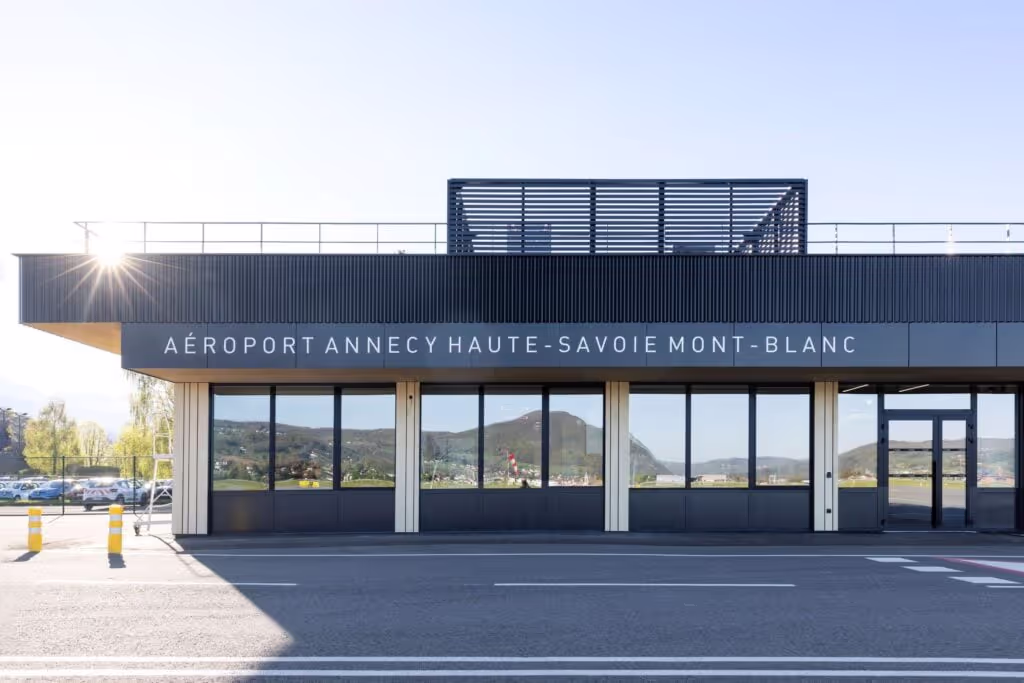 Accoya cladding for the restructuring of Annecy airport terminal