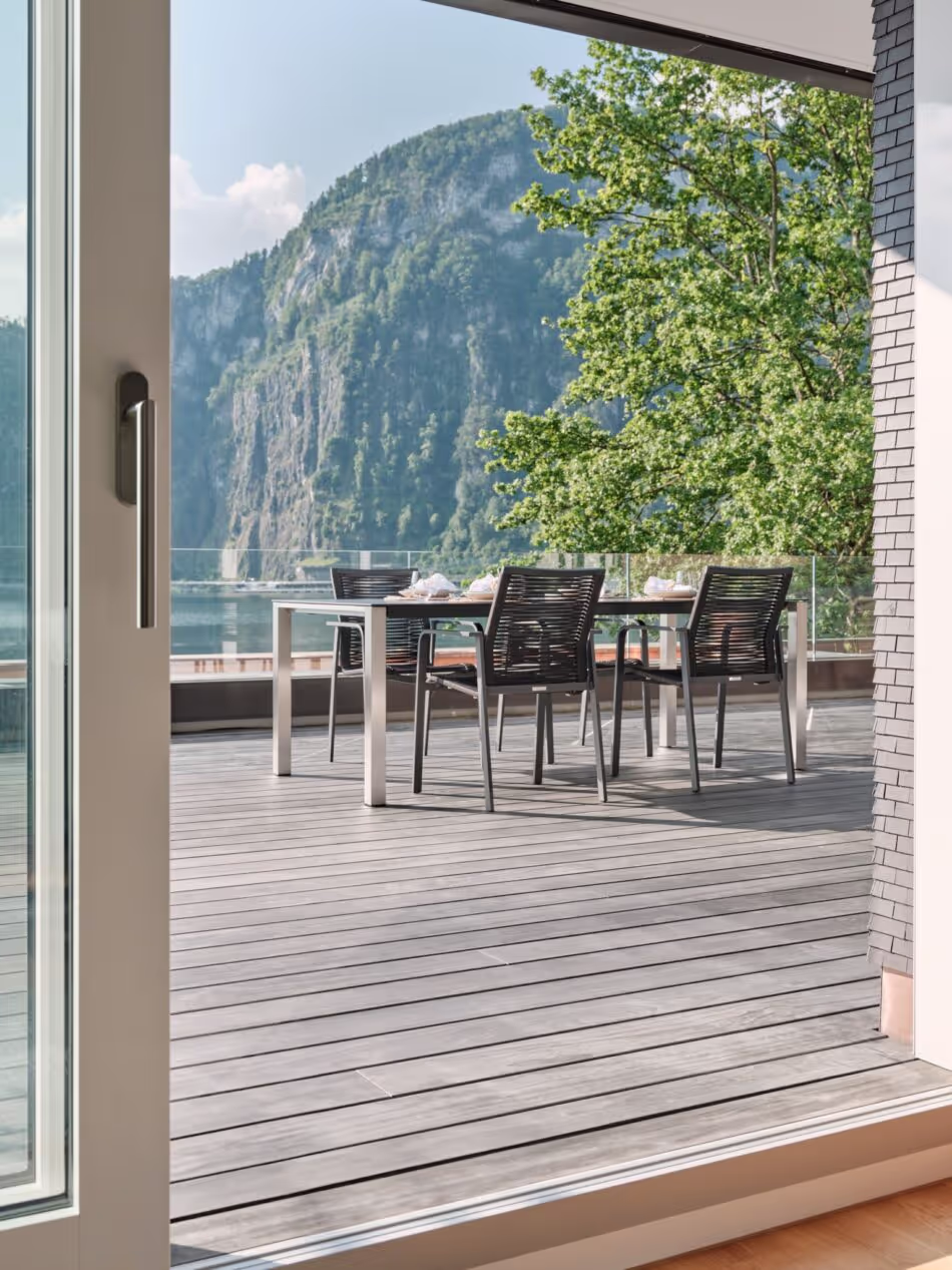 An Accoya Color Grey terrace and a breathtaking view