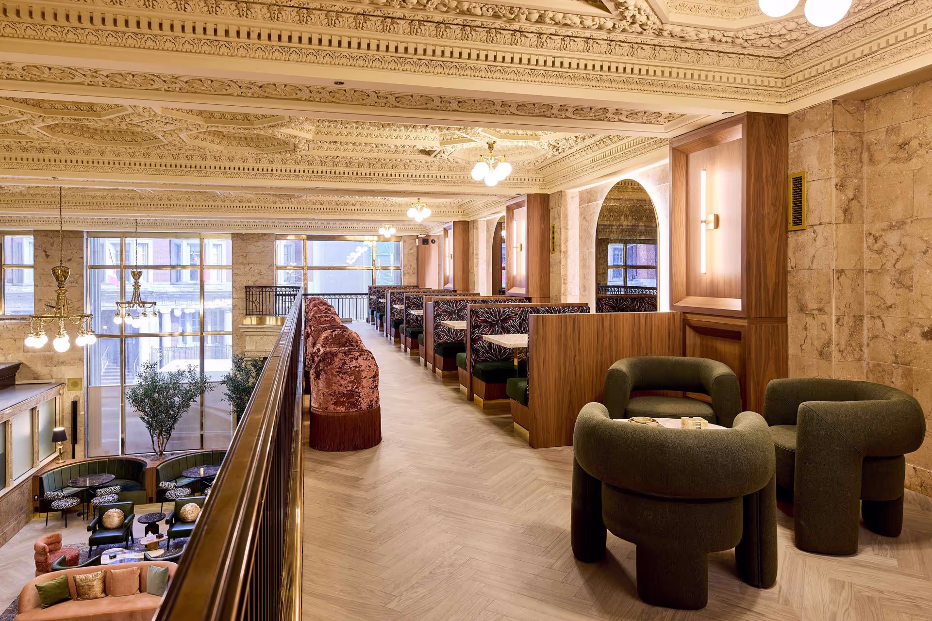 A Canadian office with 5-star hotel style