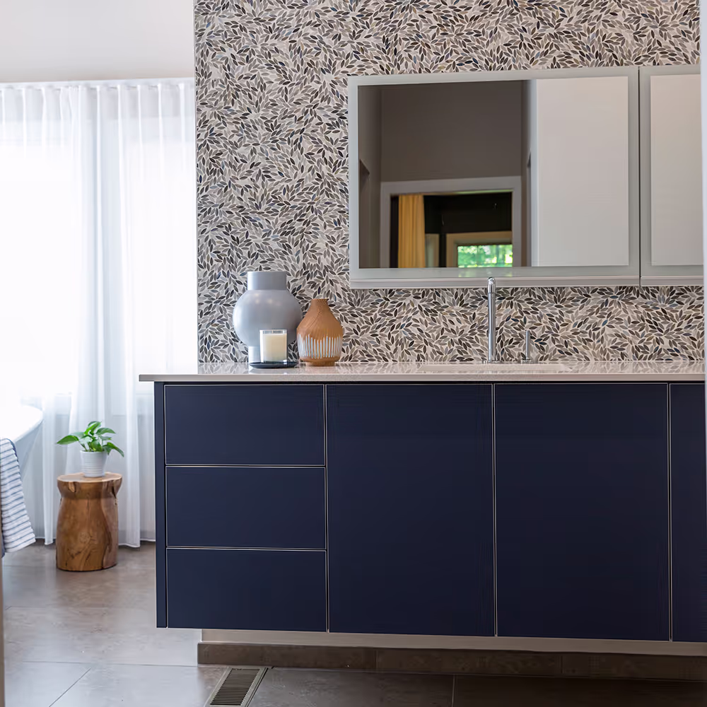 European hotel inspired bathroom – Evolo Design, Ohio