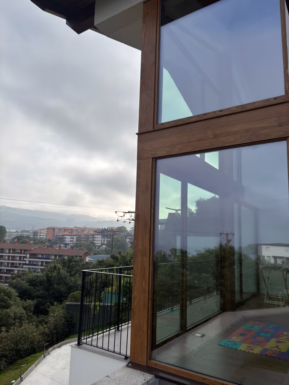 Accoya windows and doors for a contemporary house in Gorliz