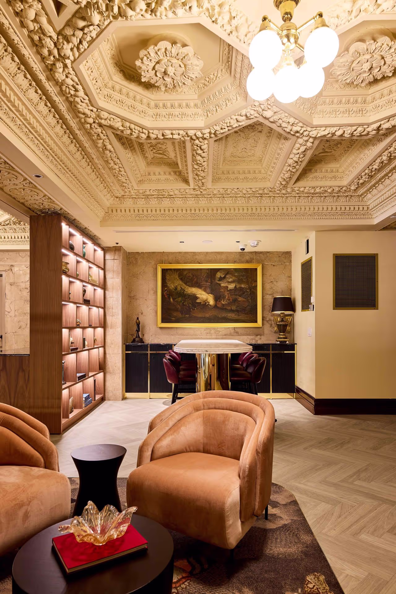 A Canadian office with 5-star hotel style