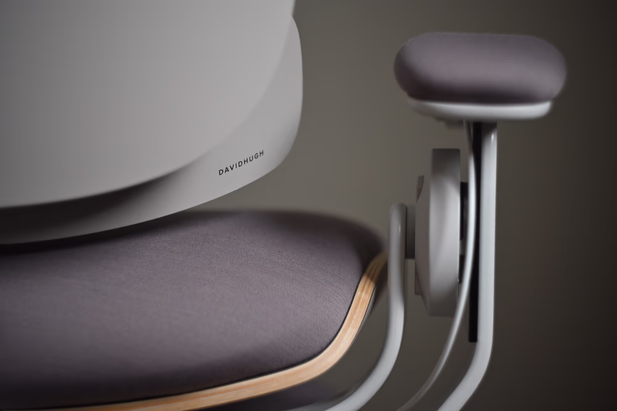 Chaise Aiora – DavidHugh