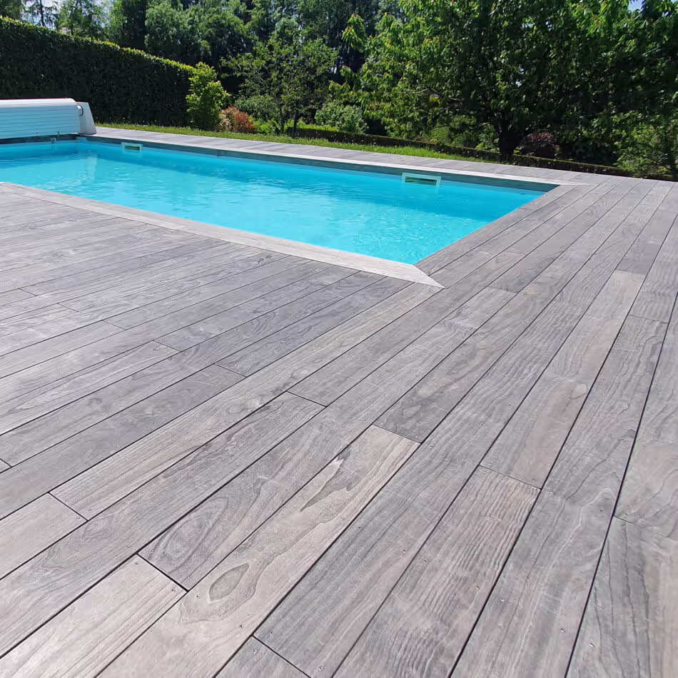 Accoya Color Grey deck and pool surround