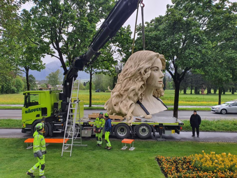 Accoya sculpture at Bad Ragaz: durable art in the open air