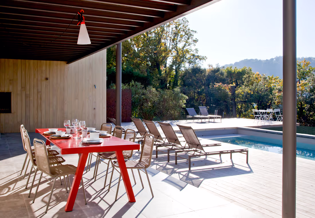 Accoya facade and deck for a villa in the Vaucluse