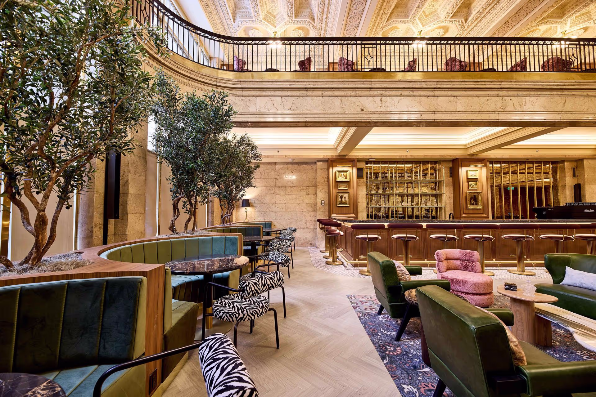 A Canadian office with 5-star hotel style