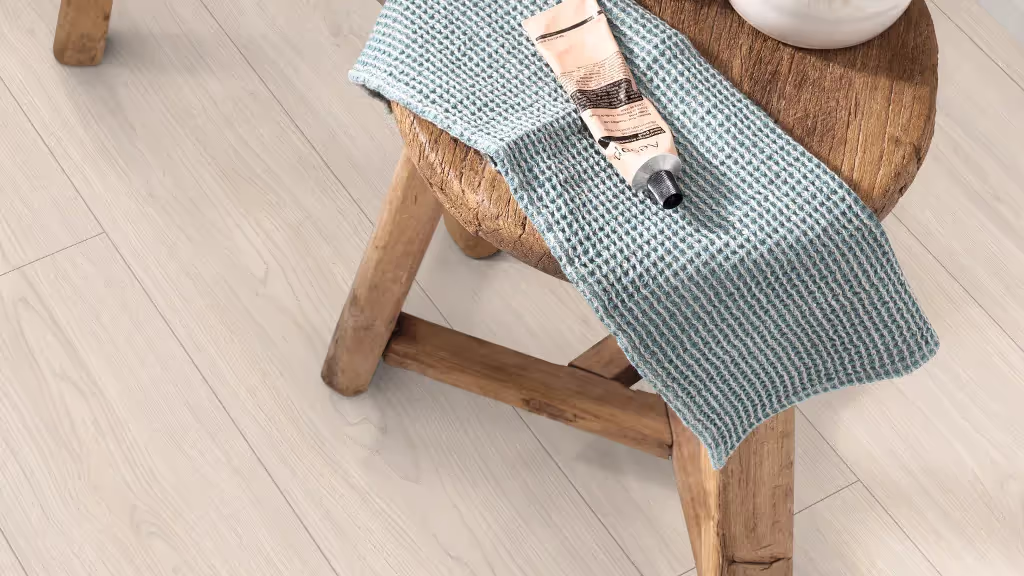 Revêtement de sol stratifié NatureSense Aqua+ 8/33 Classic Chêne Casella blanc