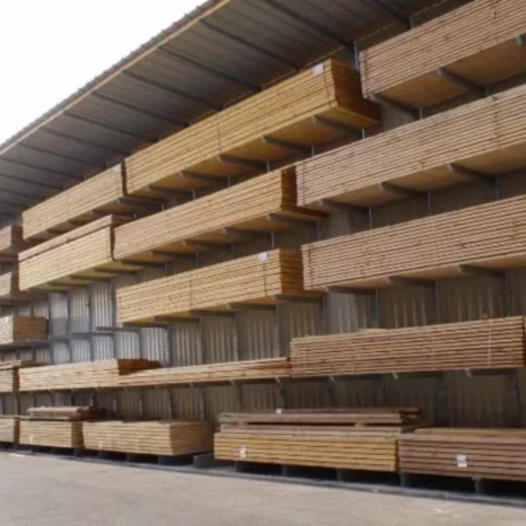 Rayonnages cantilever avec toiture
