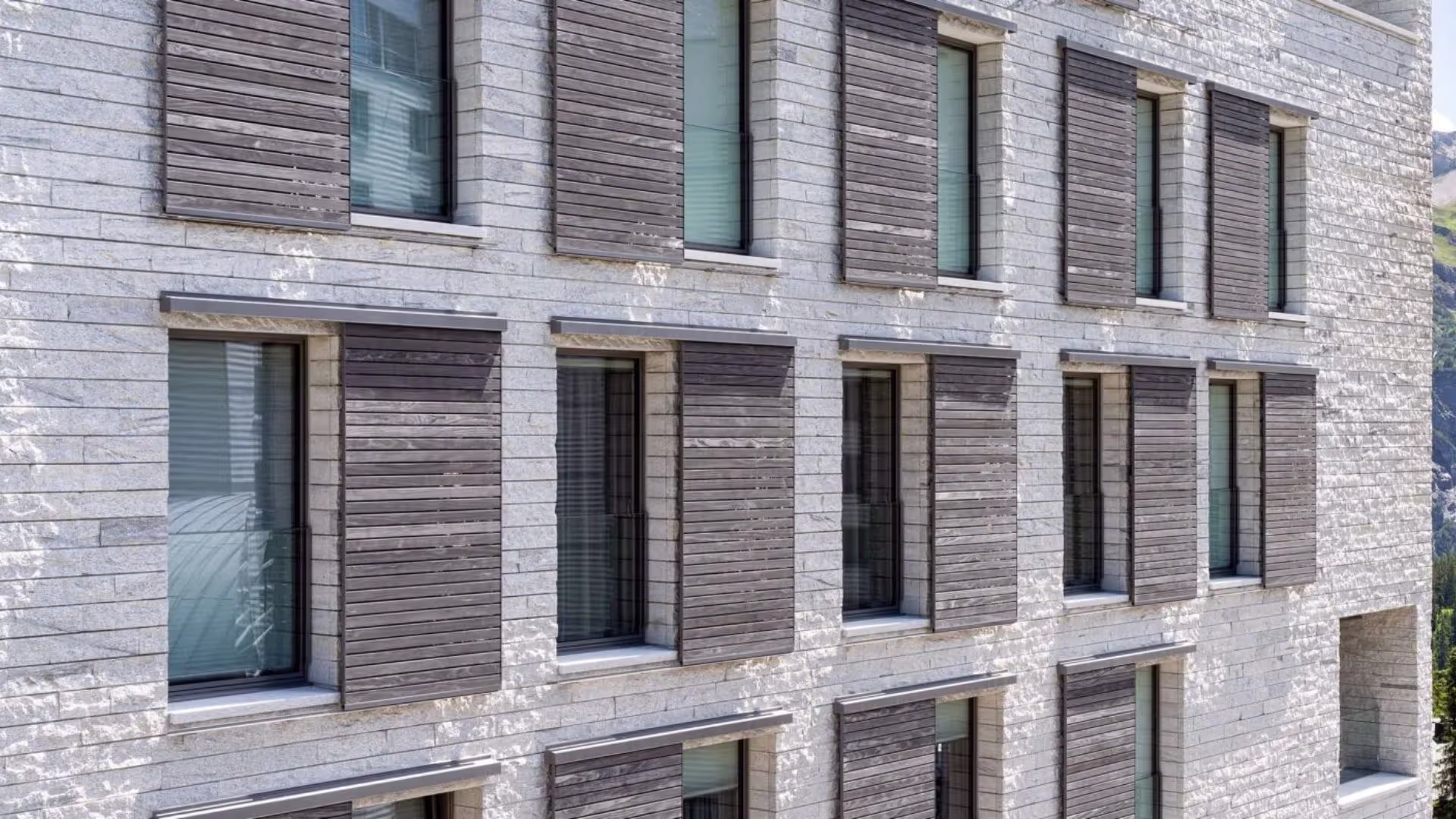 Volets de fenêtres en bois