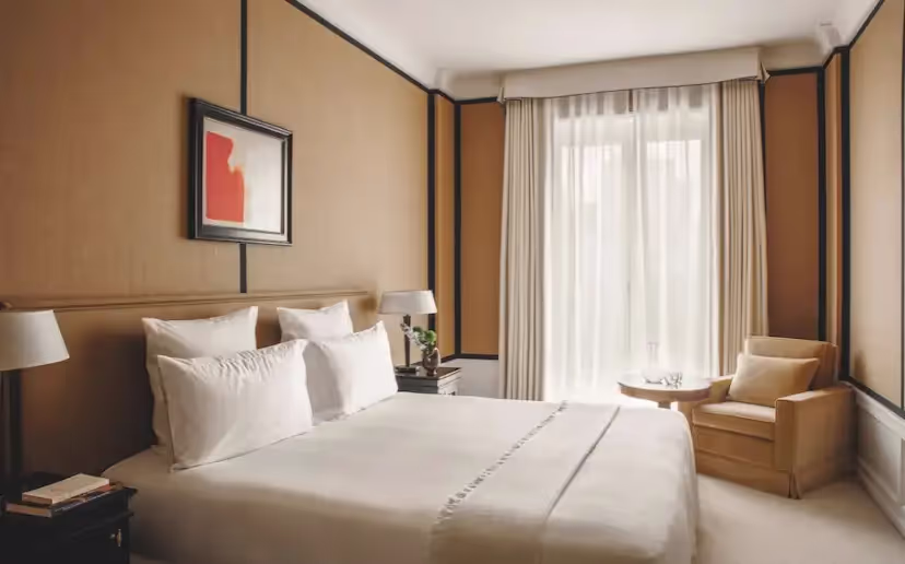 Le classicisme chic de l’hôtel Balzac à Paris par Festen Architecture