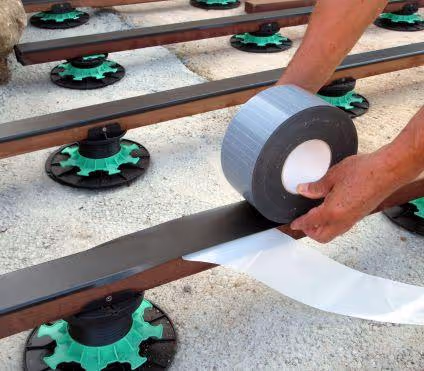 Bande de protection lambourde bitumineuse pour terrasse bois 2