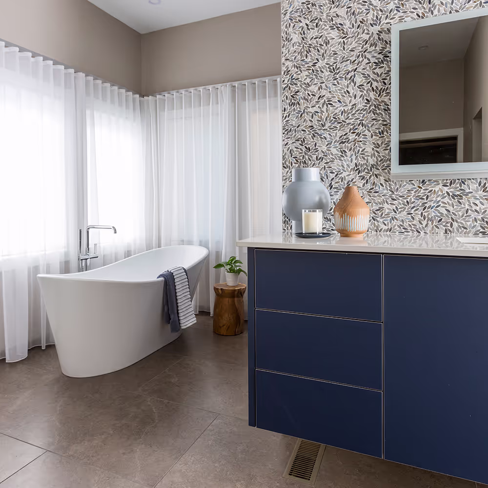 European hotel inspired bathroom – Evolo Design, Ohio