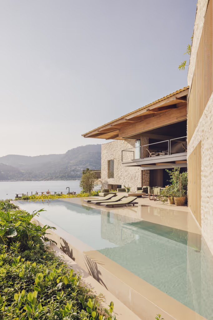 Casa Angra: a 1980s coastal house reinvented with Accoya
