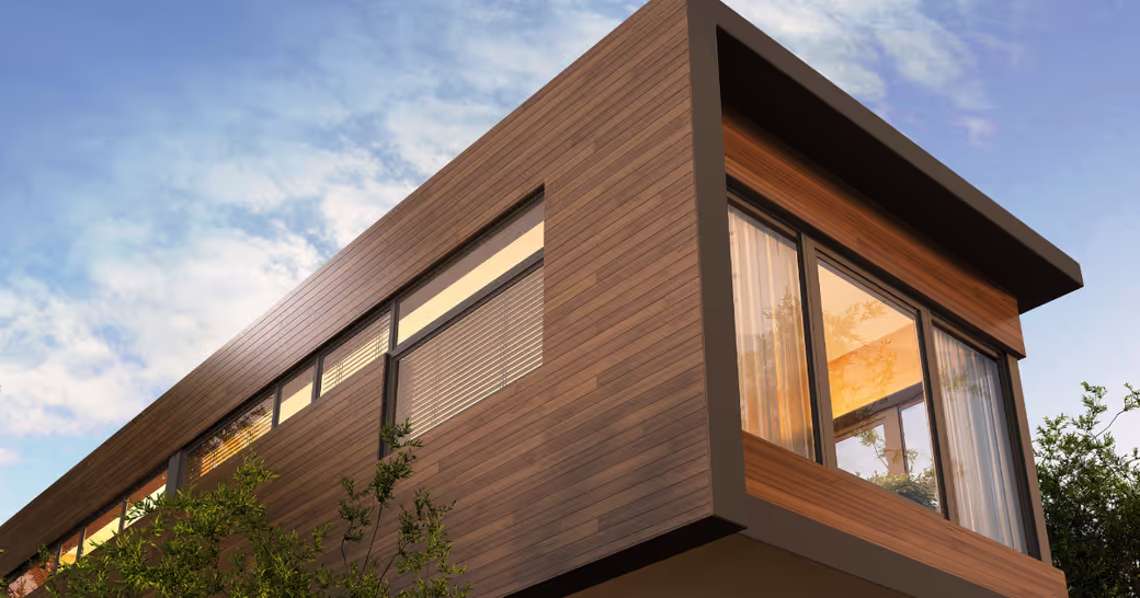 Une maison avec un bardage en bois