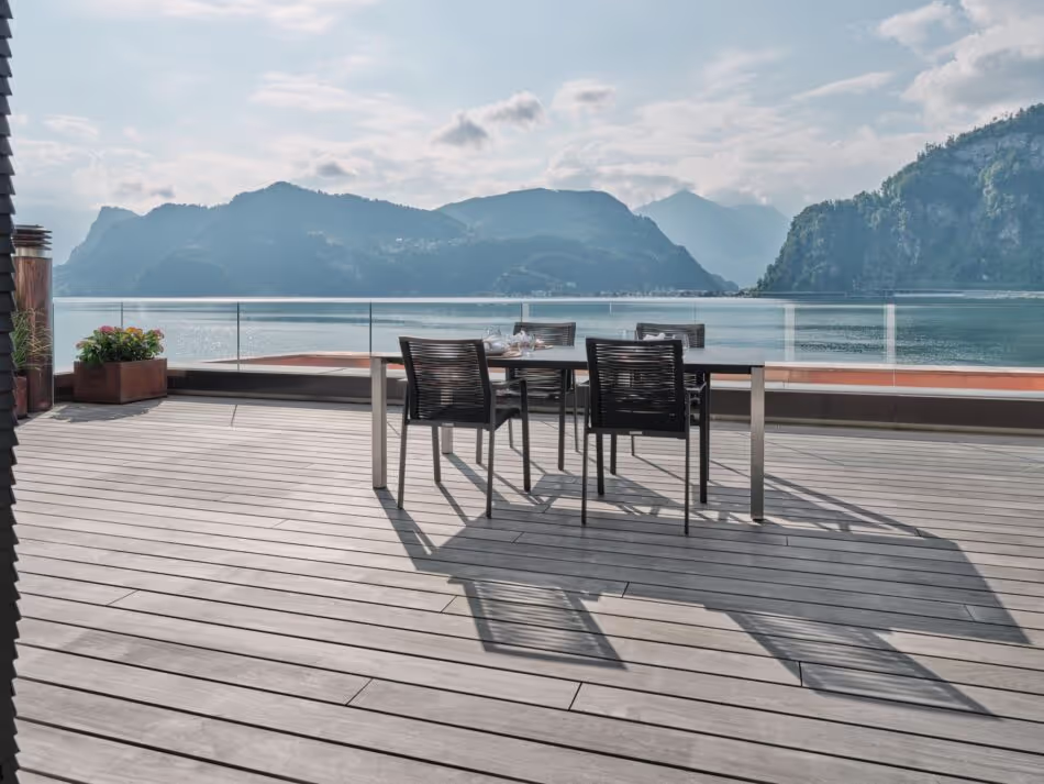 An Accoya Color Grey terrace and a breathtaking view