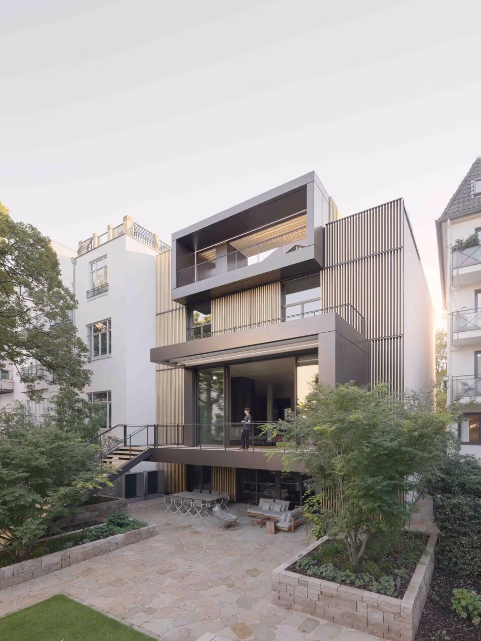 Rénovation de la Villa M avec un bardage et une terrasse Accoya