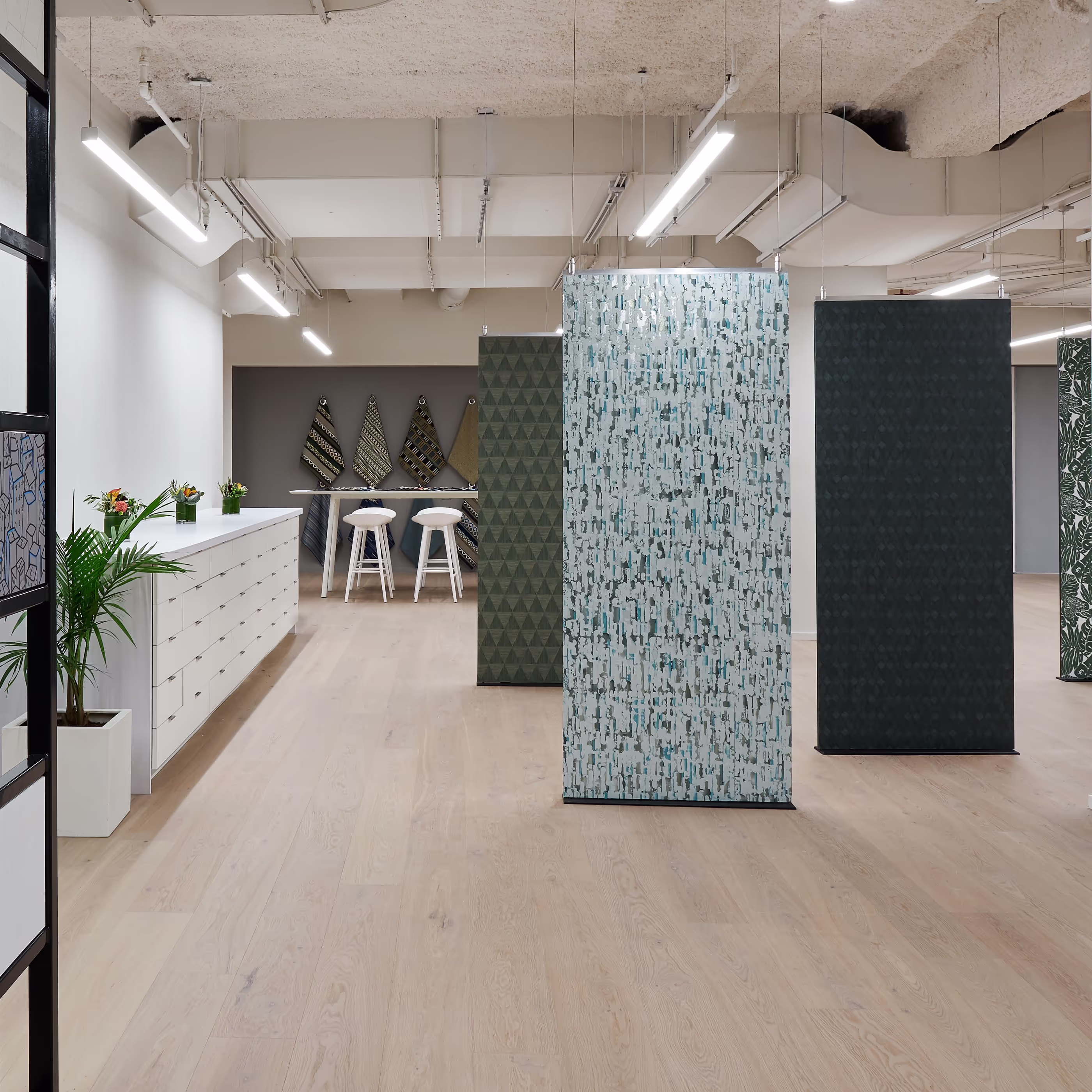 Transformation of the Momentum showroom in Chicago