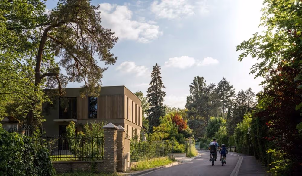 Architect-designed home in Bois-le-Roi