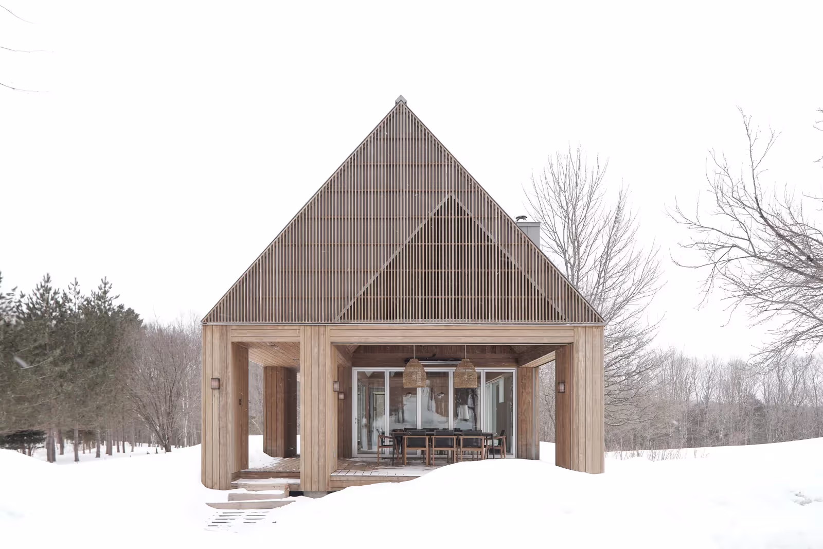 House on the Pond, Austin, Quebec