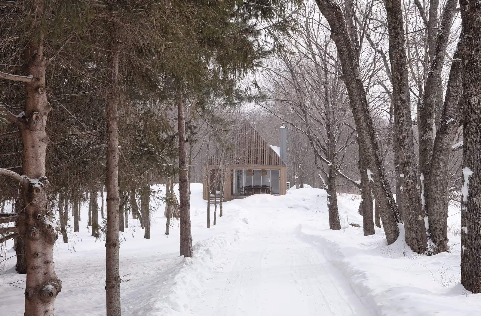 House on the Pond, Austin, Quebec