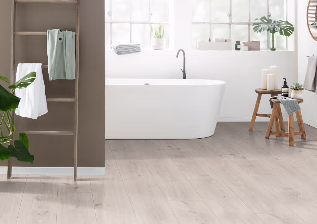Revêtement de sol stratifié NatureSense Aqua 10/33 Long Chêne Seefeld gris clair