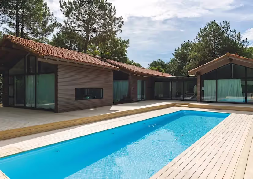 Une terrasse en Accoya dans le sud des Landes